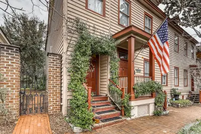Duplex paisible dans le quartier historique avec laveuse et sécheuse privées!