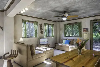 Artsy 2 chambres - West Bay - Villa Flip Flop!