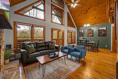 Image de 5 min à Pkwy / vues boisées / accès Ez / bain à remous / piscine