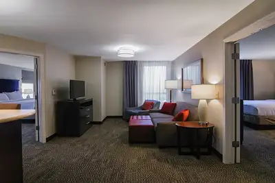 Image de Petit déjeuner buffet gratuit. Centre-ville de Marquette. Près de Northern Michigan University! Votre prochain voyage!