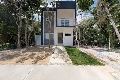 Image de Bienvenue à \"Casa Aki Me Kedo\" (Ici je reste)