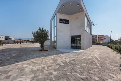 Image de Maison de Vacances à Vir avec Piscine et Sauna