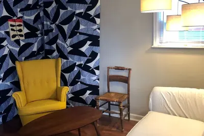 Image de Cottage des années 1940 confortable, vert, élégant et accessible à pied