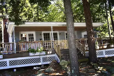 Image de Family-Friendly, Spacious Winnipesaukee Retreat with Stunning Views