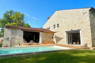 Image de Magnifique Ferme du XVIIIème, parfaitement au calme, au milieu des champs.