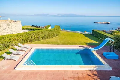 Mireia: Villa avec piscine privée et vue spectaculaire sur la mer