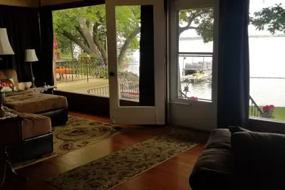 Image de Beautiful Year Round Historic Cabin on Big Birch Lake