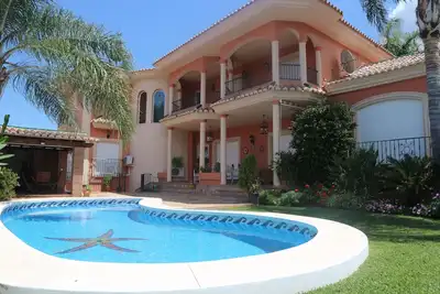Image de Villa Elisabeth avec piscine privée et chauffée. Idéal pour les familles