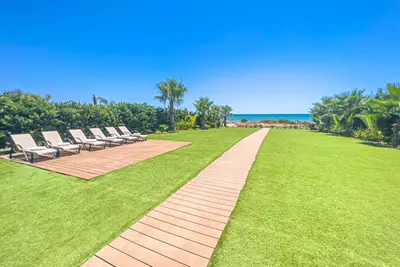 Image de Serenity Seafront Villa - Charming Ayia Thekla Getaway