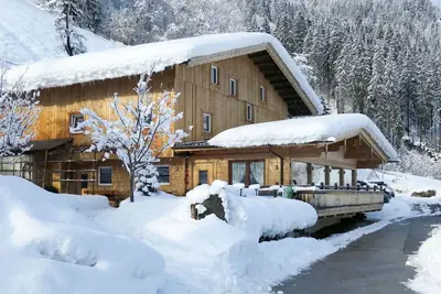 Image de Merveilleuse maison de vacances privée pour 20 personnes avec Wifi, Tv et terrasse