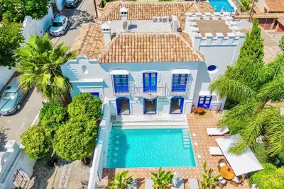 Image de Book a private stay at The Pearl, an award winning B&B ranked #1 in Marbella.