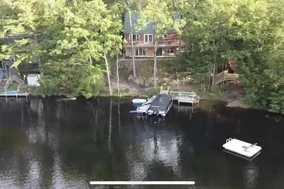Image de Maison au bord de l'eau pour les plaisirs d'été / d'hiver