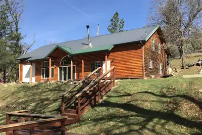 Image de Cabine Loft avec belle terrasse près de Bass Lake