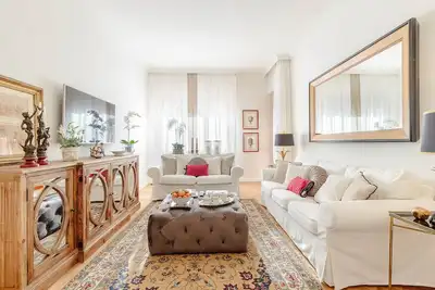 Image de 2 bedrooms, Terrace and Private Parking in Lucca