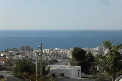 Image de Villa sur trois niveaux avec vue mer, climatisation et wifi