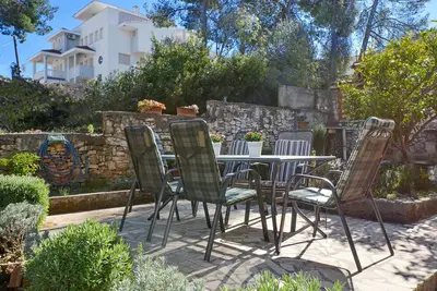 Image de Loza 2, 4 + 1 apt vue mer avec jardin, à 80m de la mer