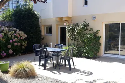 Apt T2 à 20m de la plage au Rdc d'une maison avec jardin