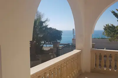 Image de Splendide villa en bord de mer avec panorama enchanteur. . .