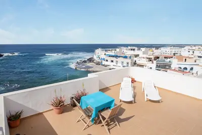 Image de Appartement central \"El Muellito\" sur la plage avec terrasse sur le toit et Wi-Fi