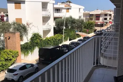 Image de Appartement spacieux en centre ville avec balcon et piscine partagée à 4 min de la plage /