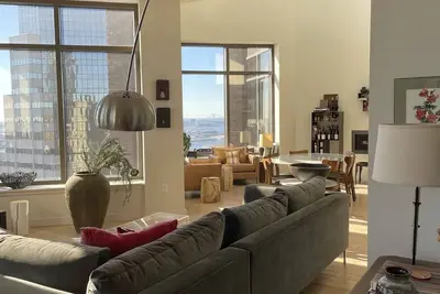 Image de Stunning 4 bedroom duplex penthouse with 4. 5 bathrooms and balcony
