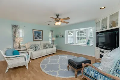 🍹🌞 Cottage Paradise! 2br / 2ba, Animaux acceptés, Tv, Wi-Fi