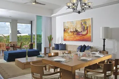 Image de Spectaculaire Grand Luxxe Suite 1 Br