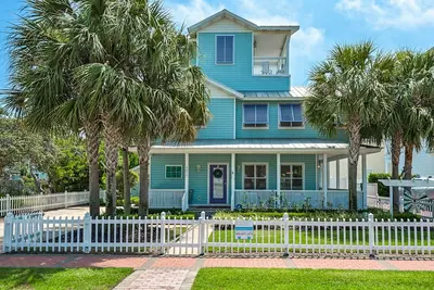 Image de Nouveau dans notre programme! Maison privée dans le prestigieux Crystal Beach.