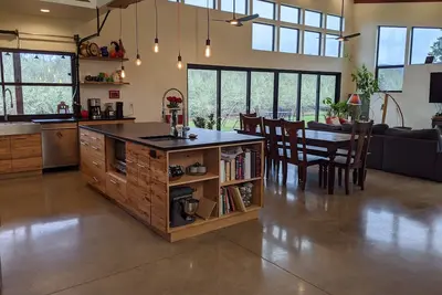 Image de Nouvelle maison moderne Pnw personnalisée à 20 min de Hayward Field