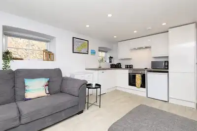Appartement moderne en centre ville, à deux minutes de la plage avec parking.