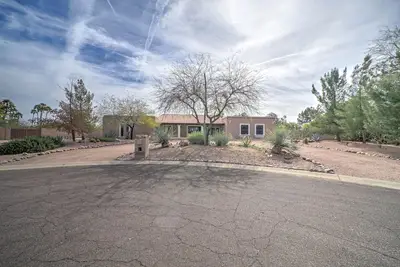 Image de Central Scottsdale Stunner 5 chambres / 3 salles de bain + piscine