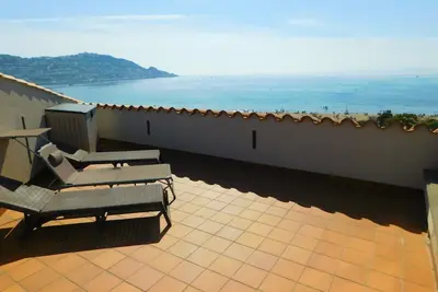 Image de Appartement duplex avec piscine et parking, vue mer, 30 m. de la plage, Roses