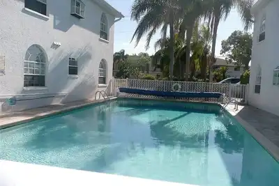 Image de Magnifique condo ensoleillé ouvert sur le quai avec accès au golfe à Cape Coral Fl