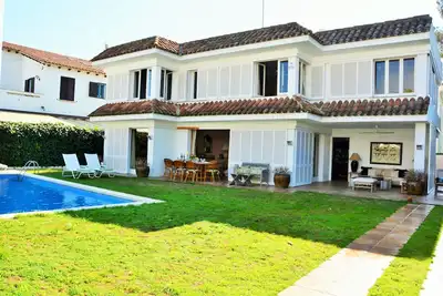 Image de Villa Sitges Alegre. A 3 minutes a pied de la plage et 10 minutes du Centre.