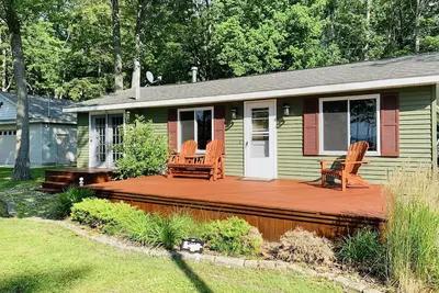 Image de Houghton Hideaway avec accès au lac et vues