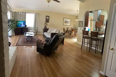 Image de Spacious house, excellent quiet location, Red Rock views and a fenced dog yard!