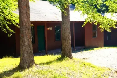 Image de Woodland Cabin near Boat Ramp
