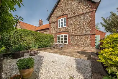 Image de Maison de caractère typique en brique et silex de Norfolk, confortable et confortable