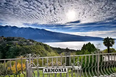 Image de Armonia - Theater Home, with two parking spaces and beautiful lake view