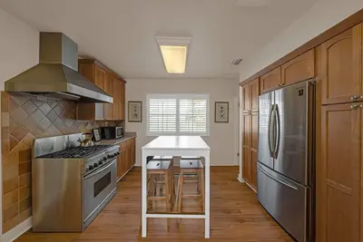 Image de The Boat House - Promenade à la plage