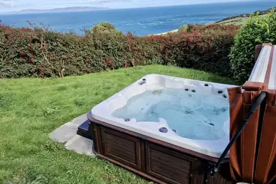 Image de Private luxury log cabin with hot tub and stunning views!