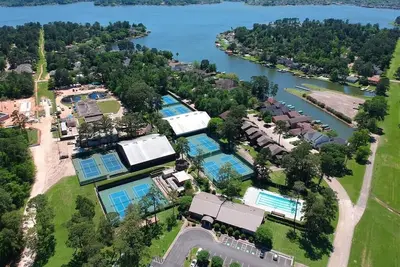 Image de Condo de vacances à côté de la marina et de deux parcs.