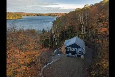 Image de Waterfront Cottage in the Woods / 5bedrooms large Dock