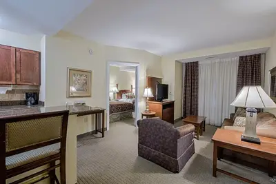 Petit déjeuner gratuit. Piscine intérieure. Gym. Près de Hersheypark!