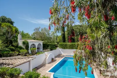 Image de Magnifique villa avec piscine privée à 1 km à pied de Laguna