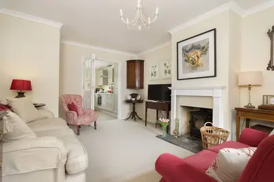 Image de Charmant chalet de 3 chambres bien aménagé avec un charmant jardin mature