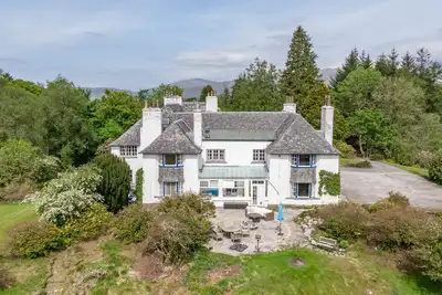 Image de The Grand Gathering - une maison qui peut accueillir 18 personnes dans 7 chambres