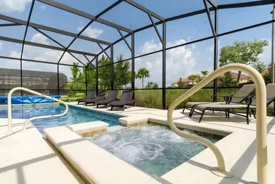 Image de Maison de luxe ensoleillée de 6 chambres, piscine privée orientée sud, à 15 min. à Disney!