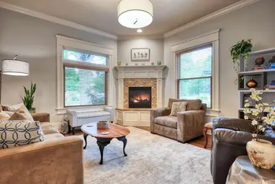 Image de ⭐️Lux 5 Star Retreat Amidst Trees: Walk 5 Blocks to Hyde Park + Indulge in Clawfoot Tub + Vast Space