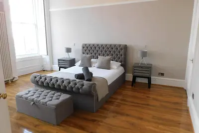 Appartement spacieux et calme au coeur de Finnieston